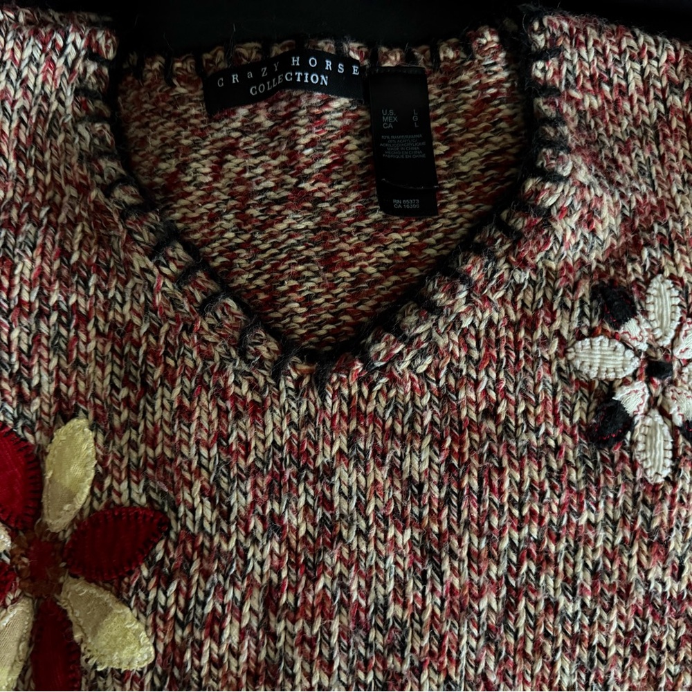 Women's V-Neck Sweater - Red and Cream